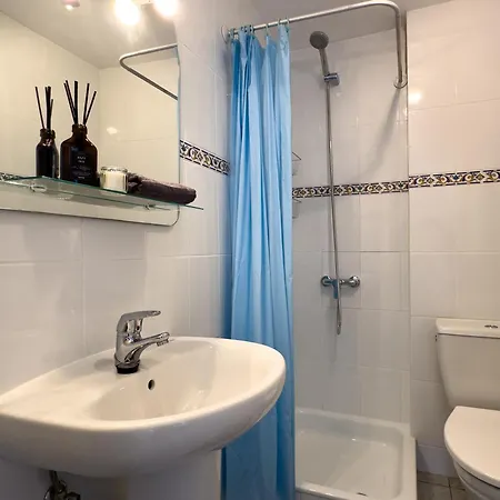 3 Bedrooms, 2 Bathrooms, Sea View, Pool, Tennis Court Apartment *